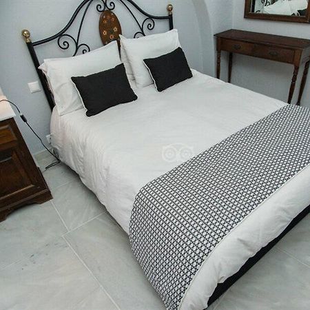 Nonis Apartments Фира Екстериор снимка
