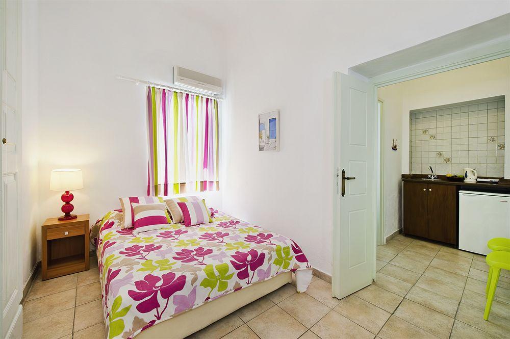 Nonis Apartments Фира Екстериор снимка